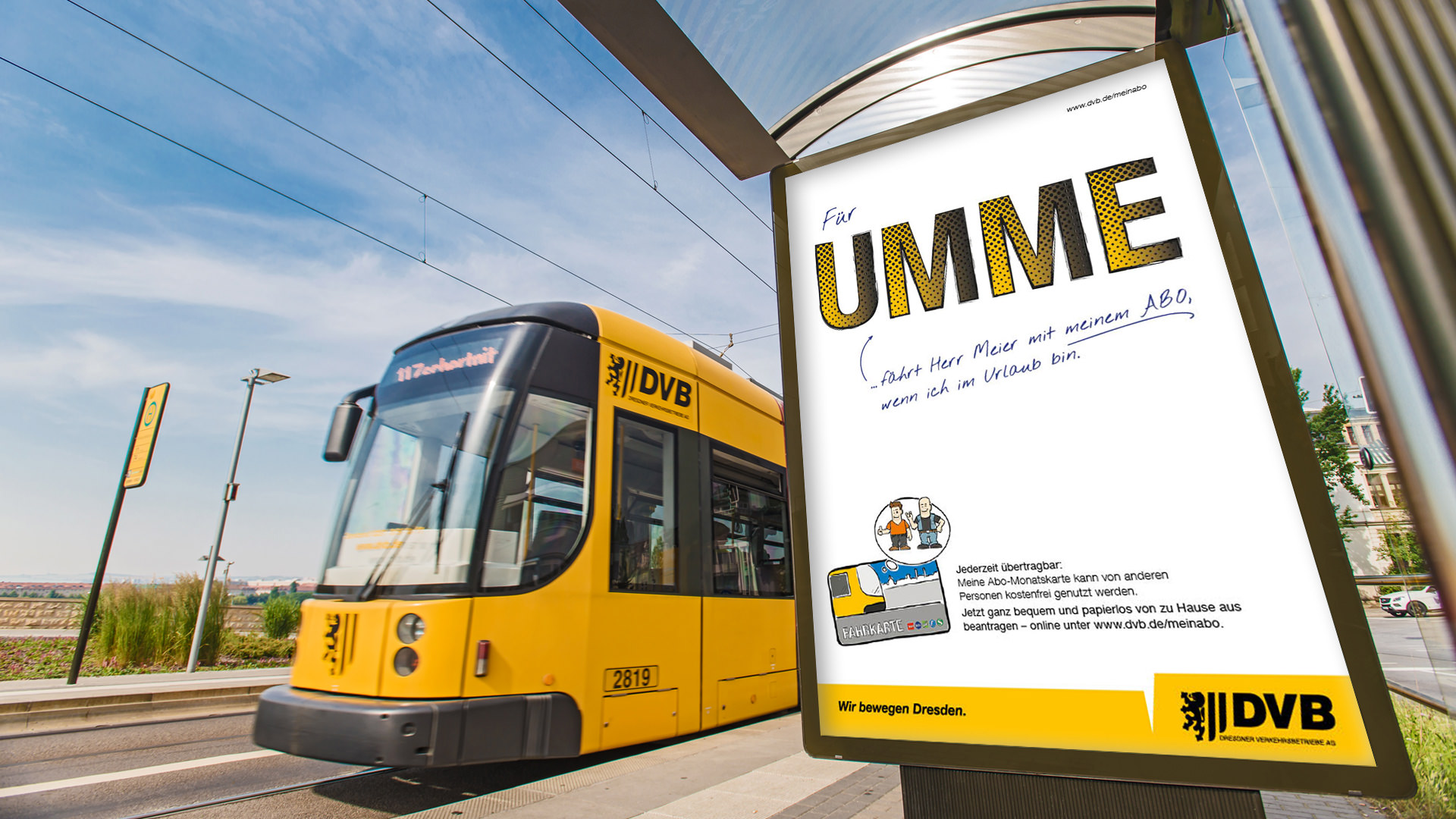 Auf der linken Seite die Front einer gelben Straßenbahn, auf der rechten die Werbefläche einer Haltestelle
