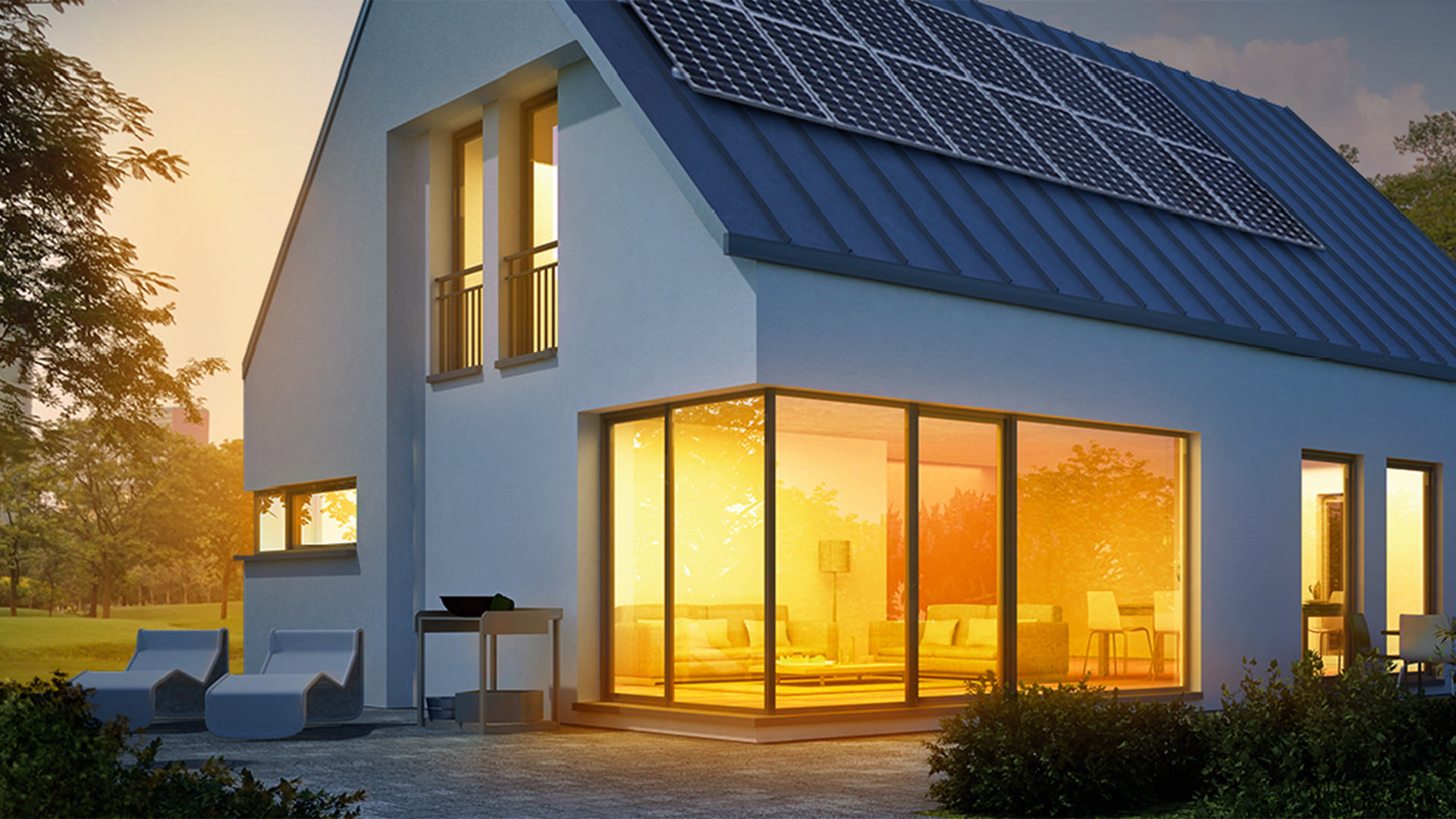 Ein Einfamilienhaus mit Solardach und leuchtendem Innenraum