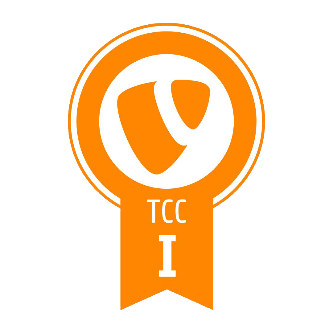 Ein rundes, orangefarbenes Abzeichen mit dem TYPO3-Logo im Zentrum, umgeben von einem weißen Kreis. Darunter befindet sich ein Band mit der Aufschrift „TCC I“ in weißer Schrift. Das Design erinnert an ein Zertifikats- oder Auszeichnungsabzeichen und steht vermutlich für eine TYPO3-Zertifizierung der Stufe „TCCI“