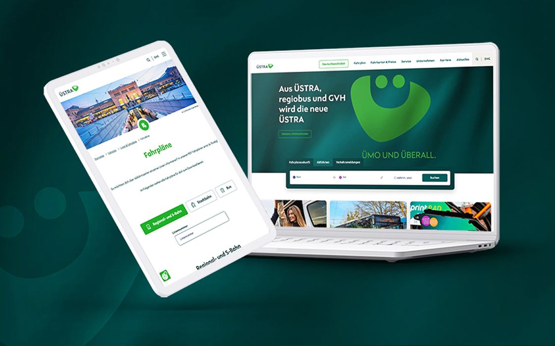 Ein Tablet und ein Laptop präsentieren die neue Website des Nahverkehrsunternehmens ÜSTRA. Die Tablet-Ansicht zeigt eine Fahrplanauskunft, der Laptop die Startseite mit grünem ÜSTRA-Logo und dem Slogan „ÜMO UND ÜBERALL“.