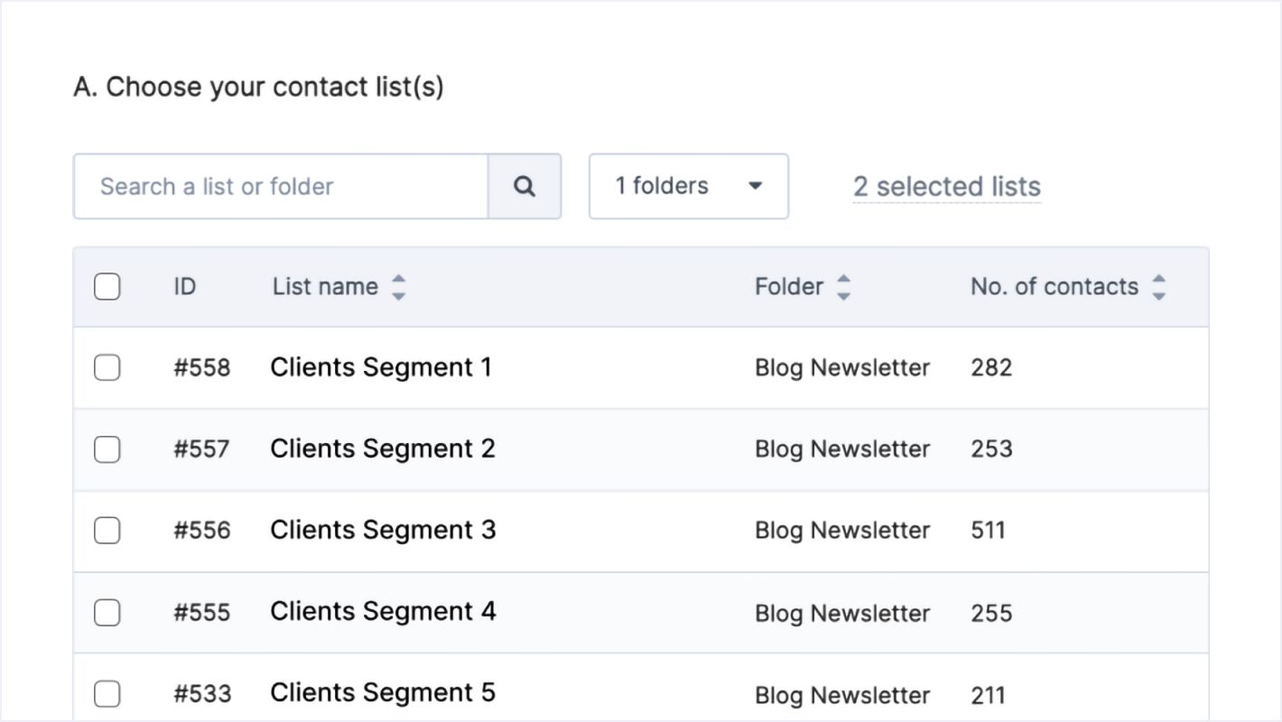 Benutzeroberfläche zur Auswahl von Kontaktlisten mit fünf Kundensegmenten, die IDs, Namen, Ordner und die Anzahl der Kontakte anzeigen. Zwei Listen sind ausgewählt.