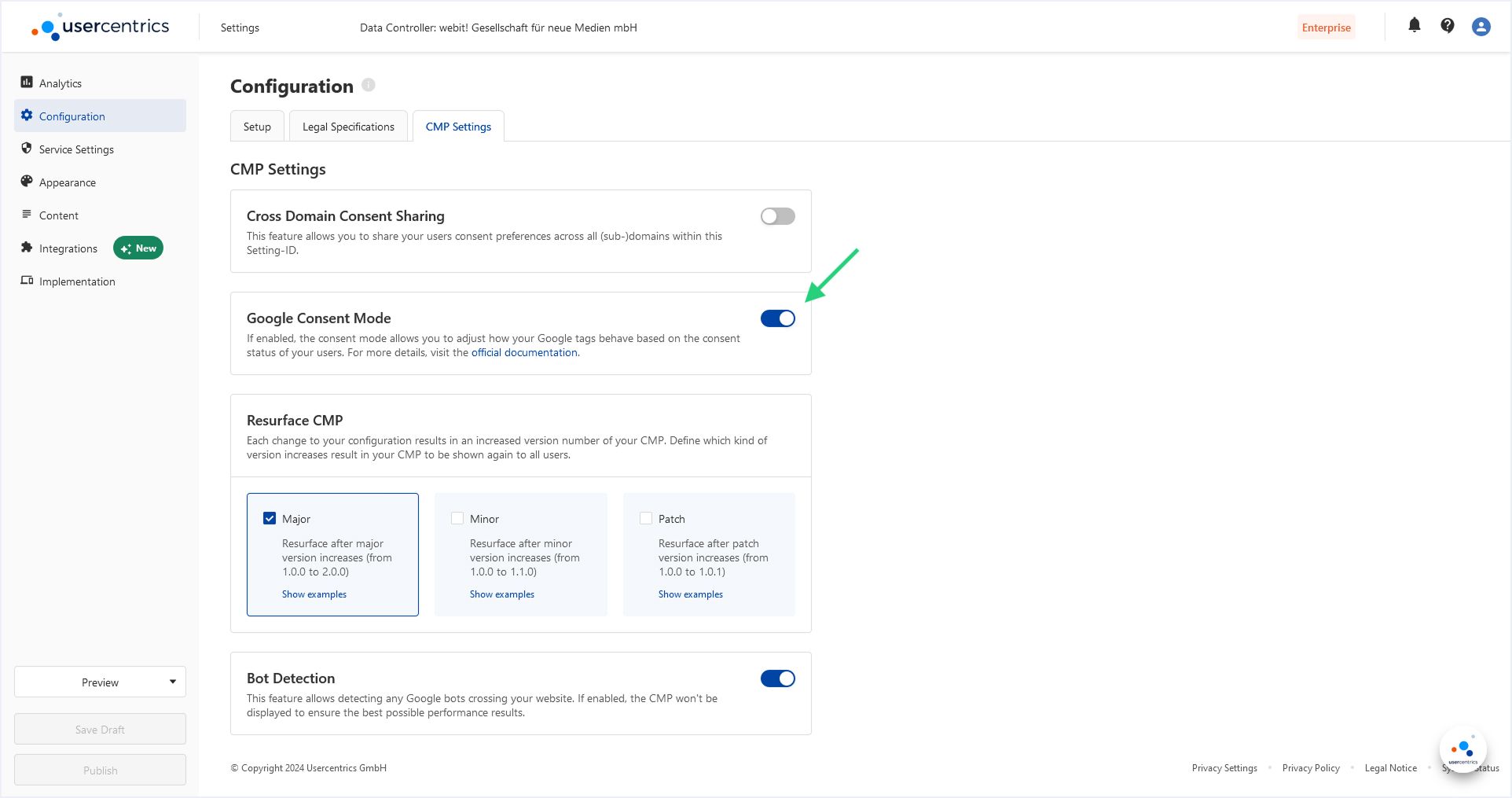 Usercentrics-Konfigurationsseite mit CMP-Einstellungen, auf der „Google Consent Mode“ aktiviert ist und durch einen grünen Pfeil hervorgehoben wird.
