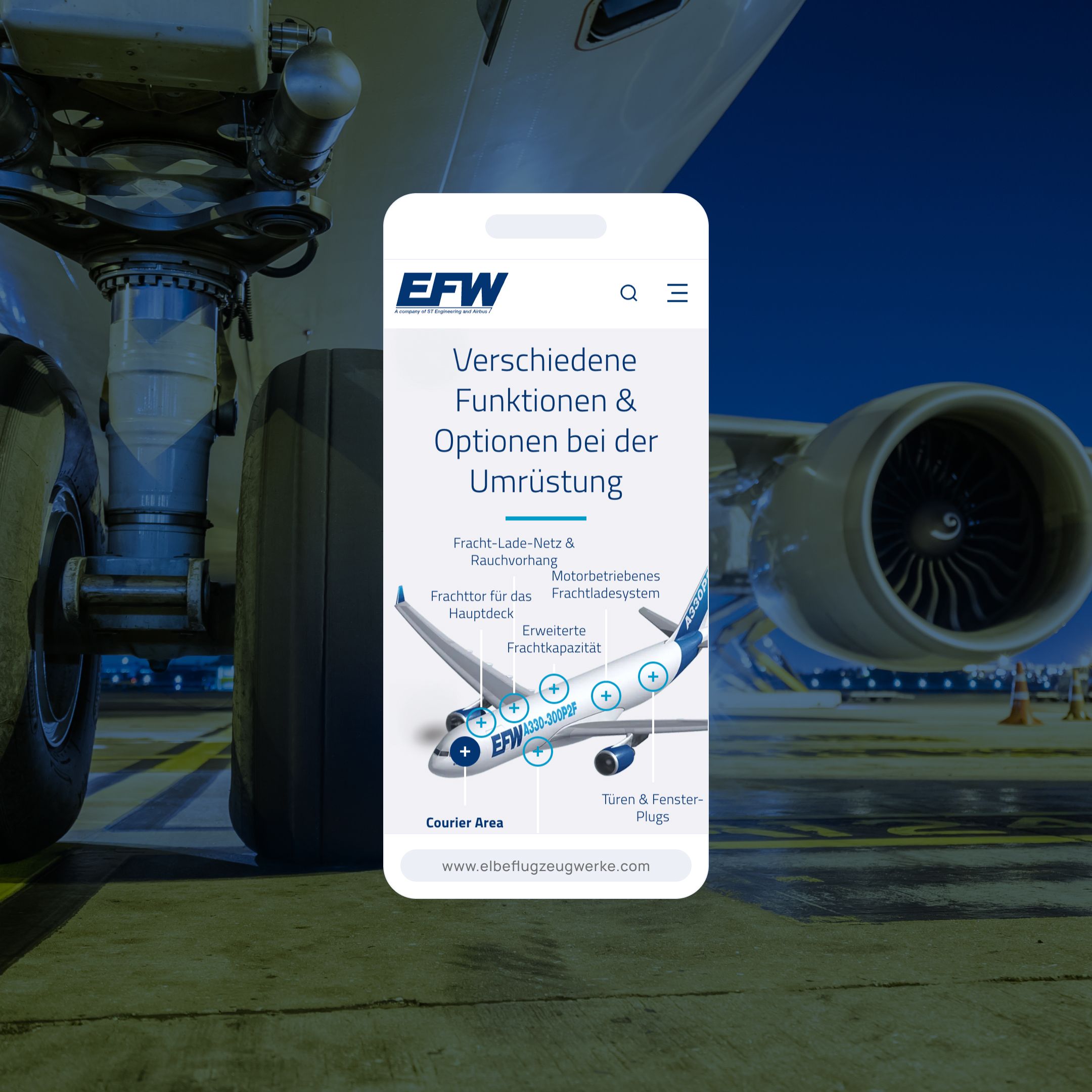 Ein Smartphone, das eine deutsche Luftfahrt-Website anzeigt, ist über einem Hintergrund mit Fahrwerk und Triebwerk eines Flugzeugs eingeblendet.