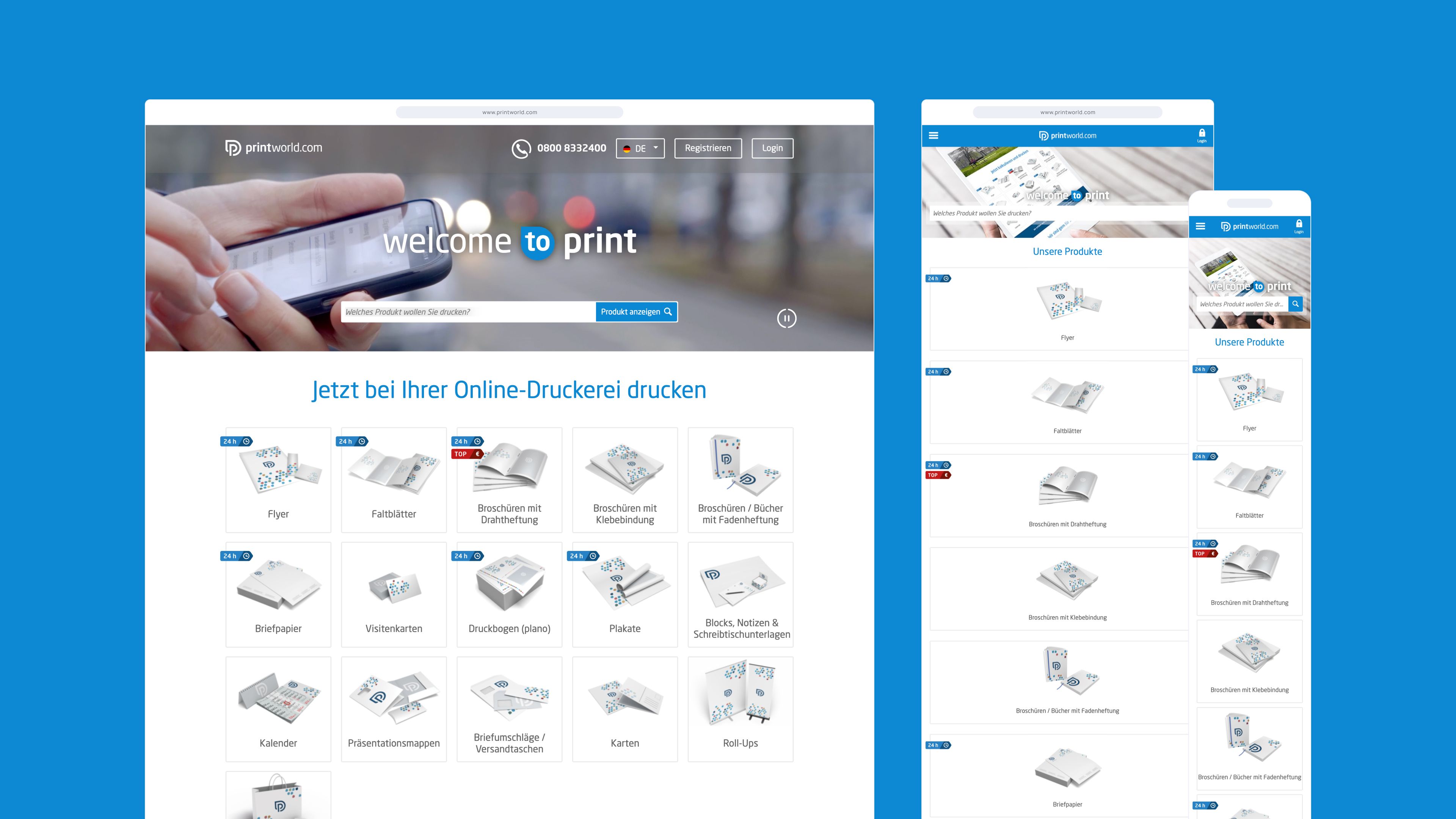 Drei Website-Mockups auf blauem Hintergrund, die einen Online-Druckservice mit Produktbildern und Navigationsmenüs zeigen.